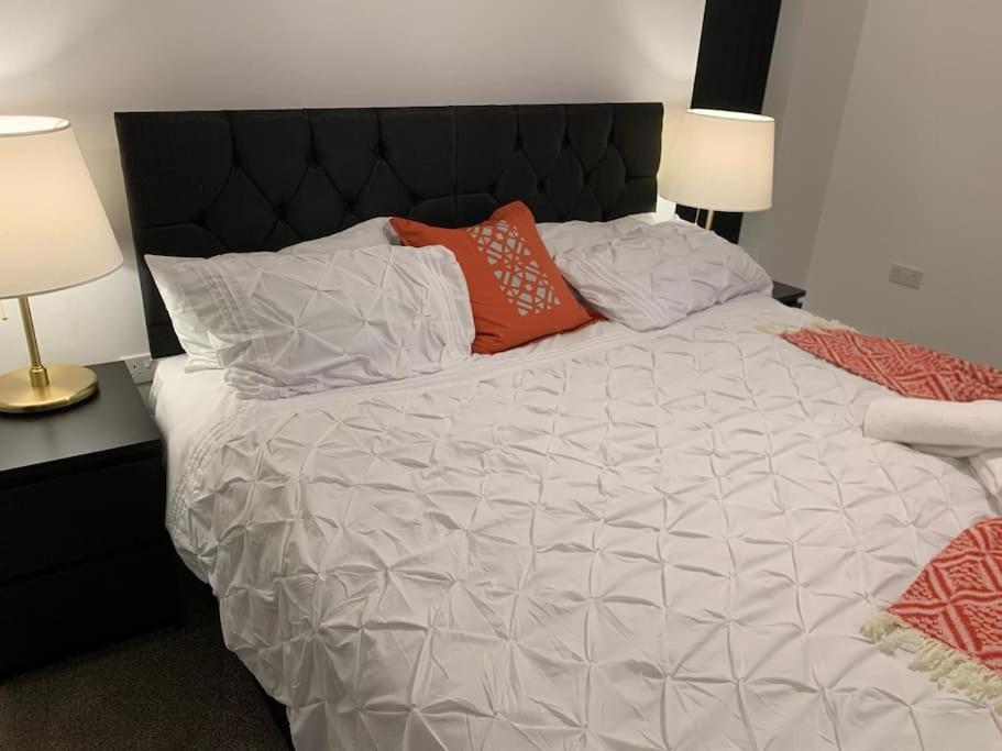 Brand New Entire 4 Bed House Multiple Free Parking Early Check-In Late Check- Out Allowed South Ockendon Extérieur photo